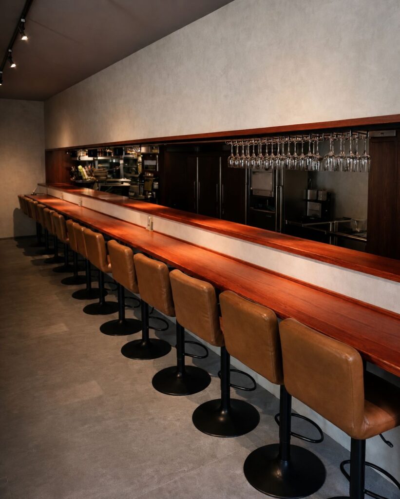 沖縄県・飲食店 石垣和牛かびら亭様の店舗内装施工事例 | 株式会社オールメイク